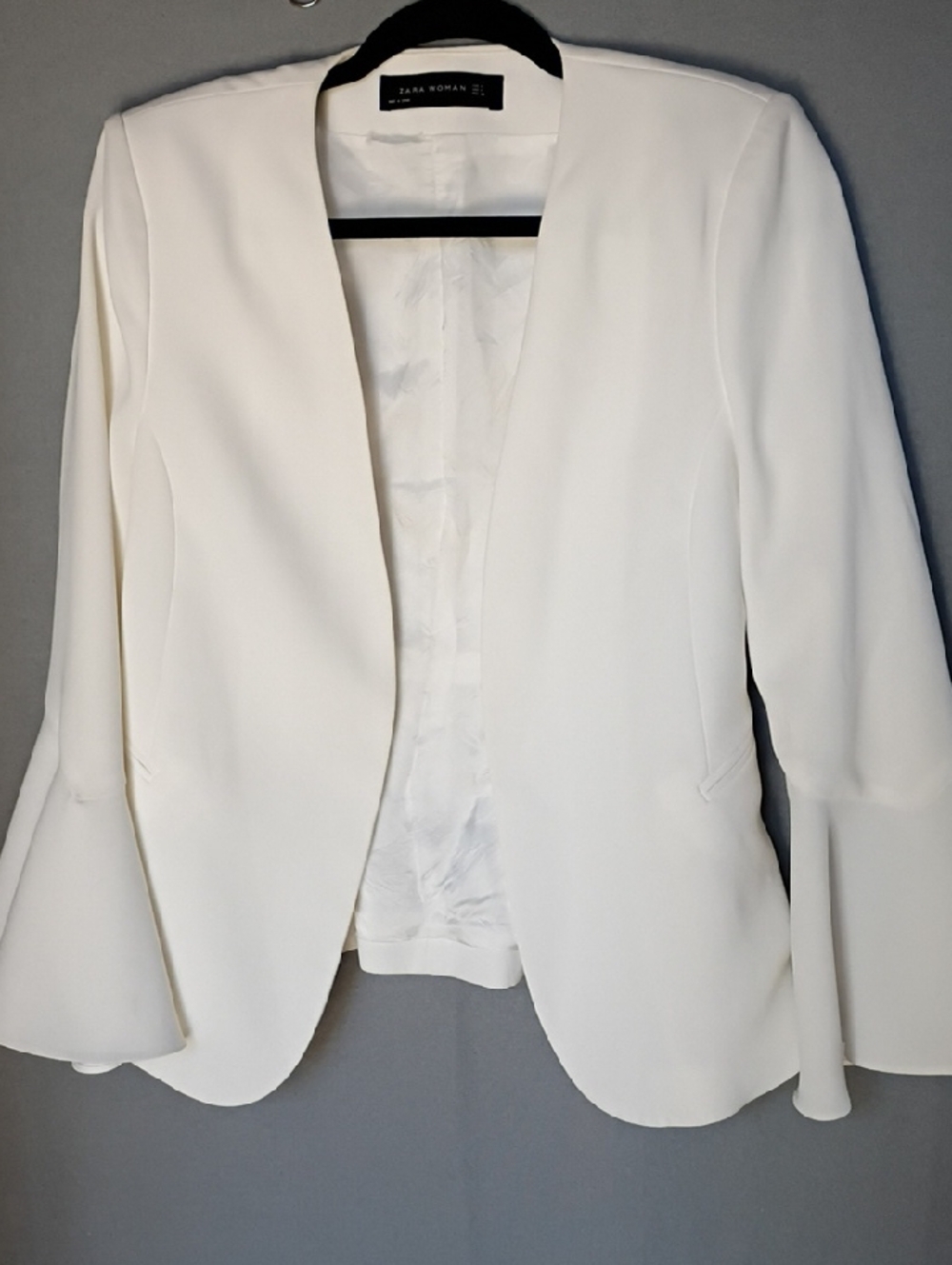 Zara Women's Cream Open-Front Blazer with Fluted Sleeves Size M